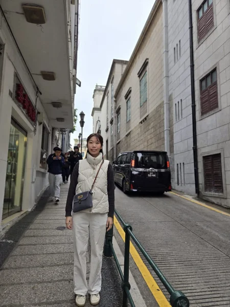 Ms. Janny Leung